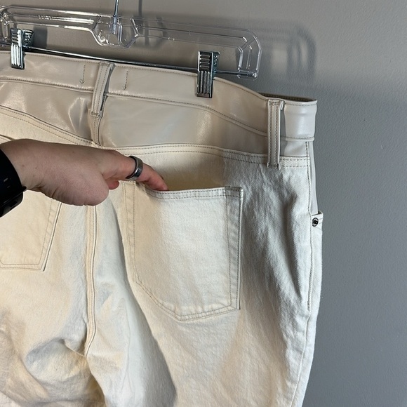 Abercrombie 90’s Straight Ultra High Rise Vegan Leather Waistband Jeans Size 20R - Picture 9 of 16